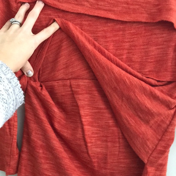 ⭐️3/$20 ruffled tier burnt orange top - Picture 2 of 6